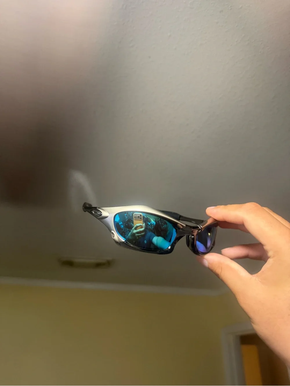 Sporty Mirrored Blue Lens Sunglasses Oakley